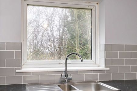 2 bed Flat for rent - Photo 3