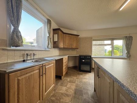 4 bedroom semi-detached house to rent - Photo 3