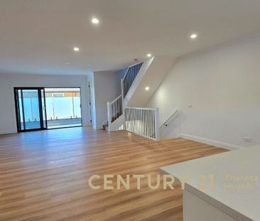 Ultra Premium Residence in the Heart of Springvale - Photo 2