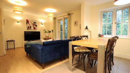 2 bedroom flat to rent - Photo 2
