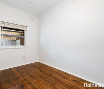 Beautifully Renovated 2-Bedroom Courtyard Unit - Photo 3