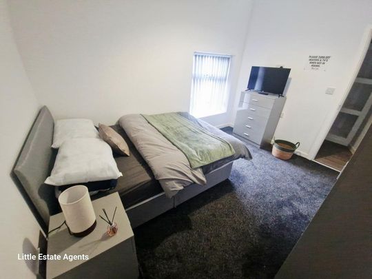 1 bedroom in a house share to rent - Photo 1