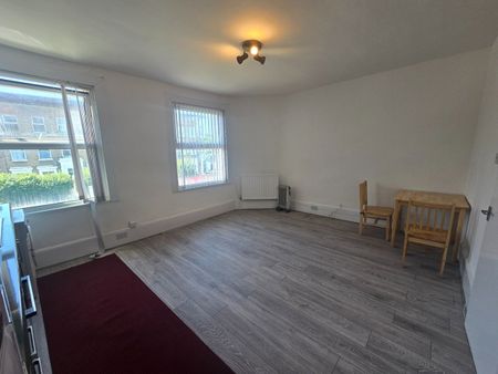 1 Bed Flat, Kent House Road, SE26 - Photo 2