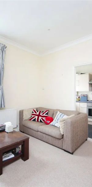 1 bedroom flat in Battersea - Photo 1