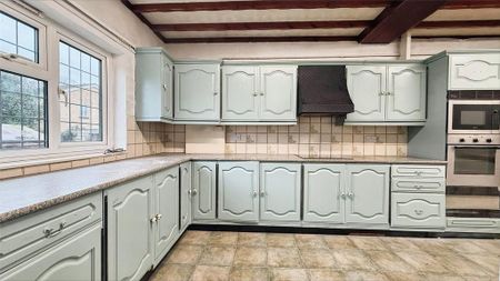 4 bedroom bungalow to rent - Photo 4