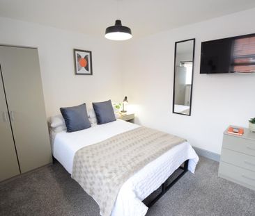 2 bedroom ground floor flat to rent - Photo 2