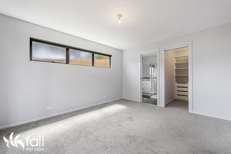 Modern Townhouse with Water Views - Prime Location - Photo 3