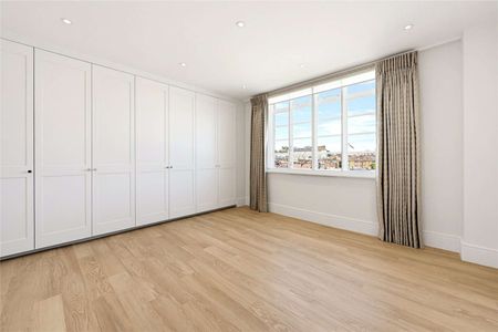Stunning newly refurbished two bedroom apartment located on the iconic Sloane Street - Photo 2