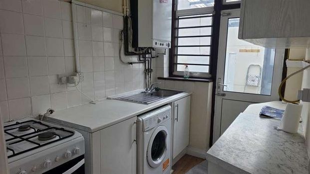 Scotts Road, Southall, UB2 - Photo 1