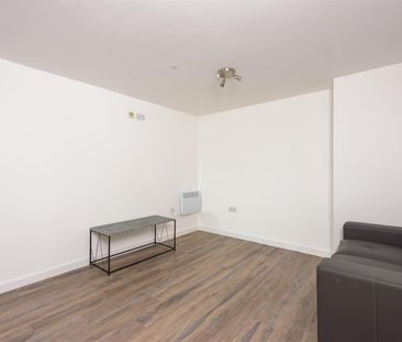 Rent Apt 13 Qube, Sheffield, S1 £1,000pcm - Photo 4