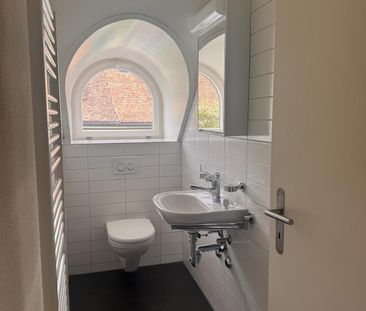 Charmante 5.5-Zimmer-Dachwohnung mit Seesicht - Foto 4
