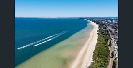 Stylish Entertainer's Duplex in a Lifestyle Location - Photo 5