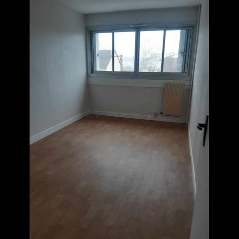 Location Appartement 4 pièces 73 m² Le Blanc - Photo 1