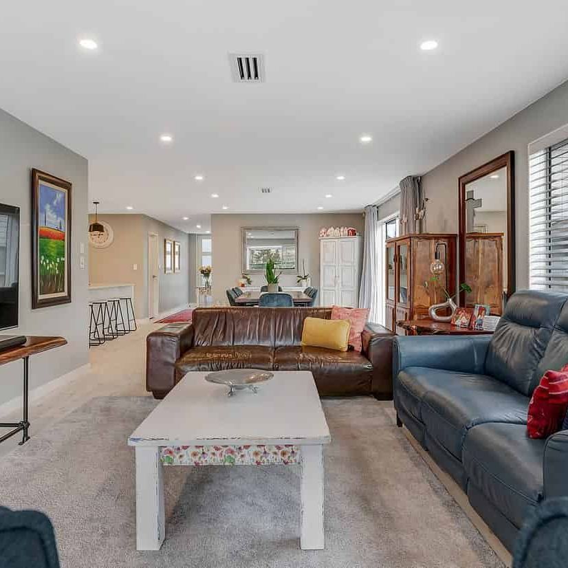 Large single level 4 bedroom with spa pool - Photo 1