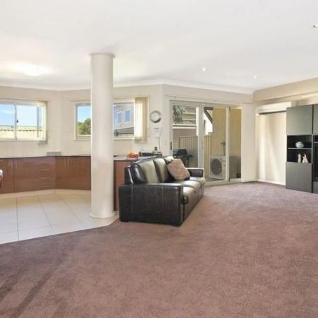 Beautiful Three-Bedroom Townhouse in Quiet Location - Photo 4