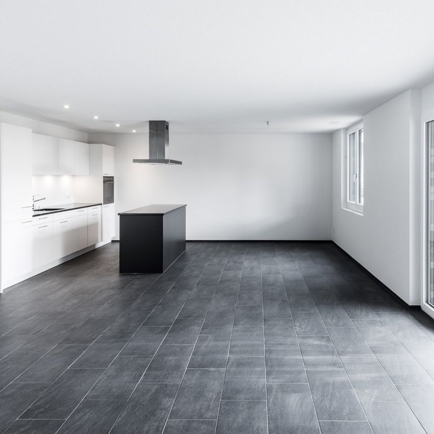 Absolut zentral gelegene 3 1/2-Zimmerwohnung mit grossem Balkon - Photo 1