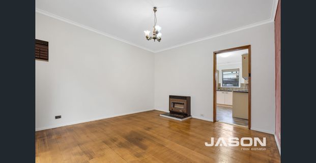 Charming 3-Bedroom House with Convenient Location - Photo 1