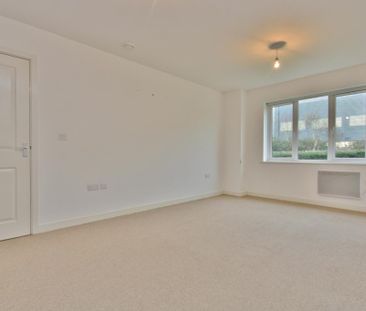 Dudley Place, Stanwell, Staines-upon-Thames, Surrey, TW19 7BG - Photo 1