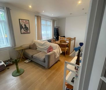 Room in a Shared Flat, Grove Vale, SE22 - Photo 1