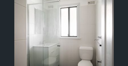 BEAUTIFULLY PRESENTED 3 BEDROOM HOME WITH AIR CON!! - Photo 3