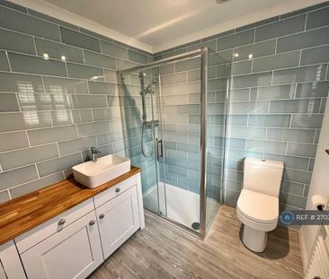 4 bedroom detached house to rent - Photo 2