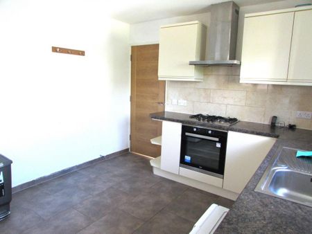2 bedroom maisonette to rent - Photo 3