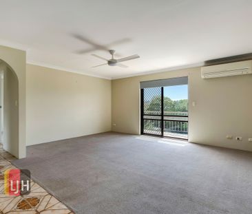 ONE OF THE BIGGEST TWO BEDROOM UNITS IN PRIME LOCATION! - Photo 5