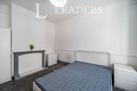 4 bedroom terraced house to rent - Photo 5