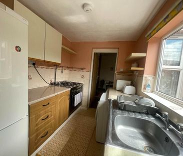 3 bedroom flat to rent - Photo 4