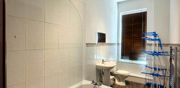 £1,250 PCM, 2 Bedroom First Floor Flat in Howard Gardens, Roath, Cardiff, CF24 0EF - Photo 2