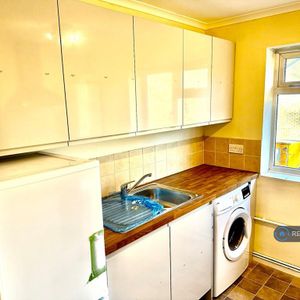 2 bedroom maisonette to rent - Photo 2