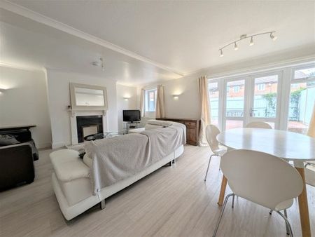 Bognor Regis 5 bedroom detached house to rent - Photo 2