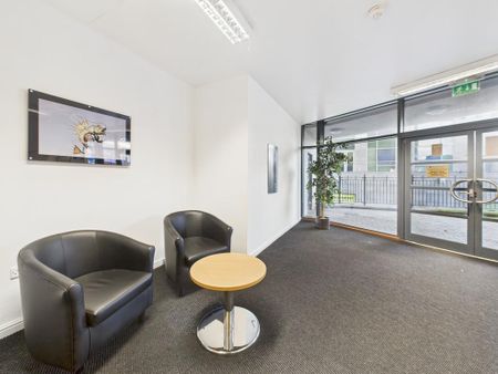 2 bedroom penthouse to rent - Photo 2