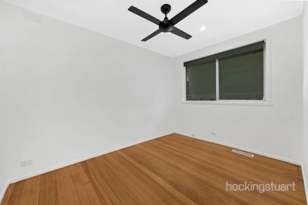 Affordable, spacious, Light filled family home in Epping - Photo 2