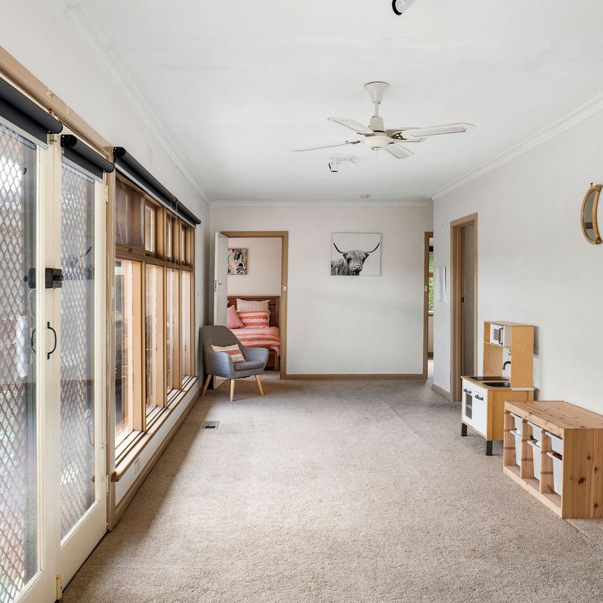 Coastal Living in Prime Frankston South Location (6 month lease) - Photo 1