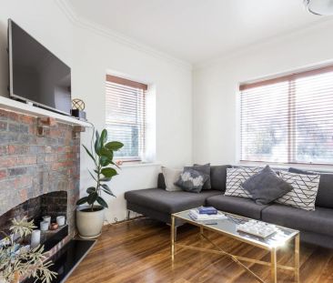 Living In Elwood - Photo 2