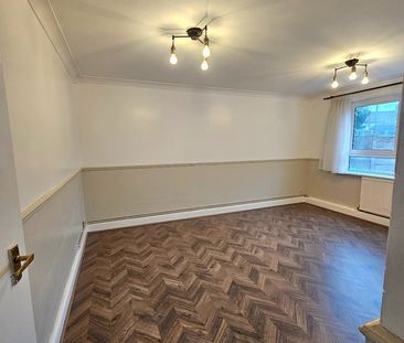 1 Bed Flat, Thornhill Gardens, IG11 - Photo 2