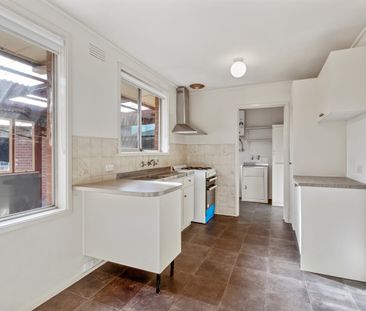 Spacious Living! - Photo 2