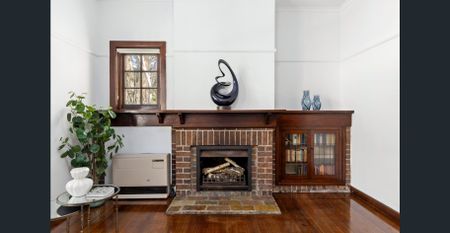 Art Deco Elegance in a Leafy Cul-De-Sac - Photo 4