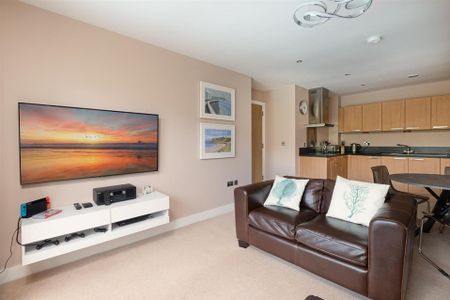 Kepwick House Peasholm Gap, YO12 7TN, Scarborough - Photo 2