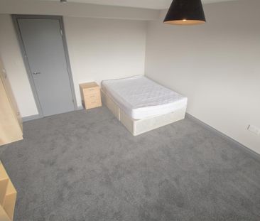 Victoria Road, Hyde Park, LS6 1DR, Leeds - Photo 2