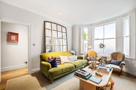 Spacious 3 bedroom house with a private garden patio to rent in Notting Hill, W11 - Photo 2