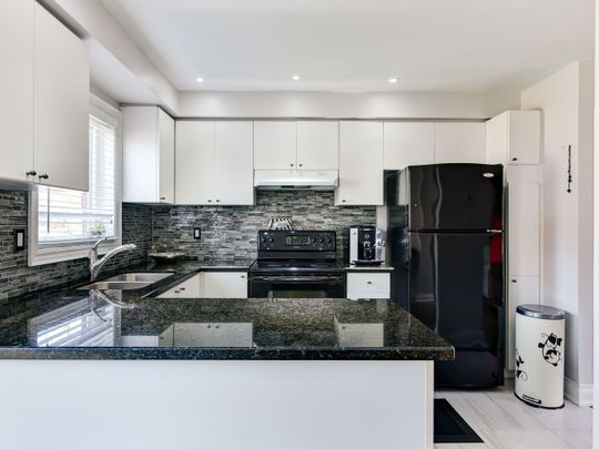 For Lease - 6118 Clover Ridge Court, Mississauga, Ontario - Photo 1