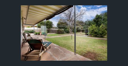 The perfect Oaklands Park base - Photo 3