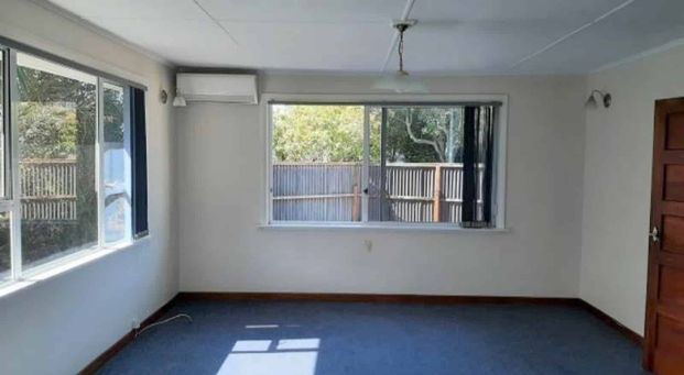 Charming 3-Bedroom Home with Fully Fenced Courtyard - Photo 1