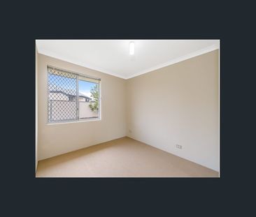 SPACIOUS 4-BEDROOM HOME OPPOSITE PARKLANDS - Photo 1