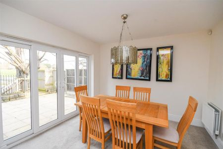 4 bedroom detached house to rent - Photo 3