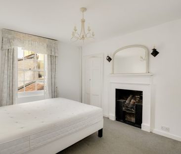 3 Bed Flat - Photo 2