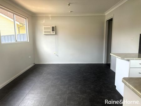 3 Bedrooms PLUS a Granny Flat! - Photo 3