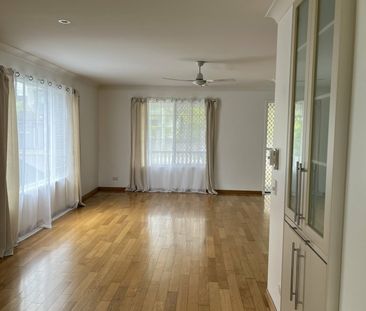 Gorgeous 3 Bedroom Cottage - Photo 1